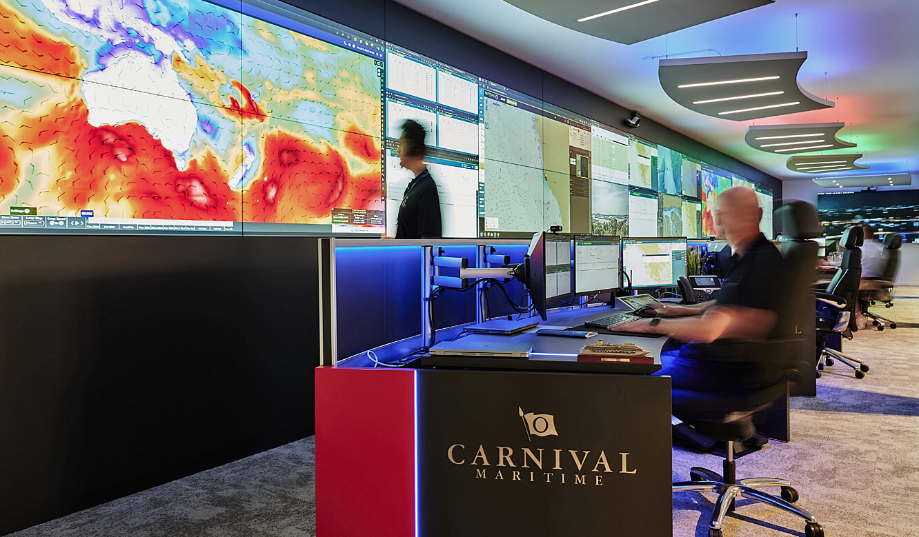 Carnival Maritime AIDA Fleet Operations Center: Operator vor der Großbildwand