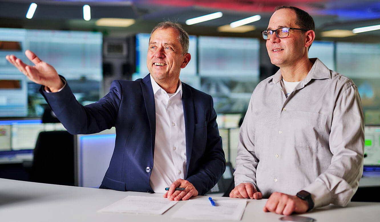 JST RWE Garzweiler Leitwarte - Berater Volker Weimer zu Gast bei Projektleiter Andreas Rott rechts