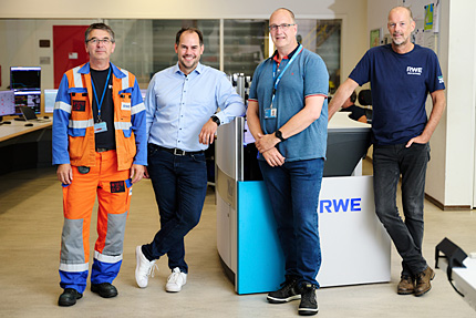 RWE Kontrollraum Kraftwerk Claus - Leitstand-Team mit Jungmann-Berater Dirk Lüders